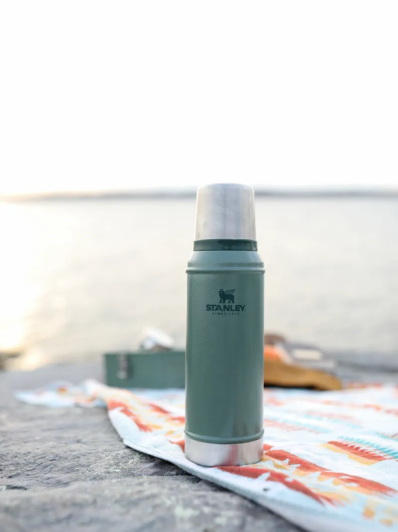 Stanley Classic Legendary Bottle 25oz / 0.75L Hammertone Lake-1